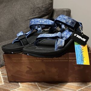 Teva Meverick Cedar Wedgewood Blue Women's Size 8 Floral Sandals